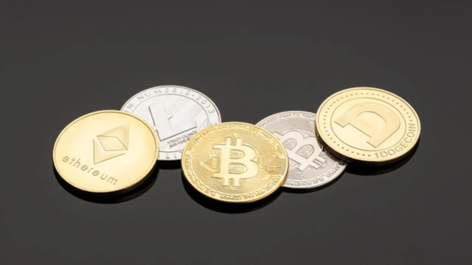 Centralized V.S Decentralized Crypto Lending Centralized V.S Decentralized Crypto Lending